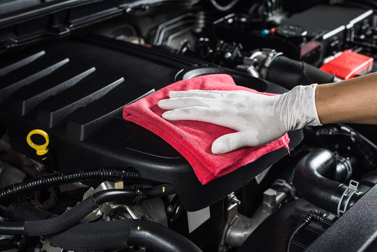 https://sleekfinish.co.uk/wp-content/uploads/2022/08/auto-detail-engine-compartment.jpg